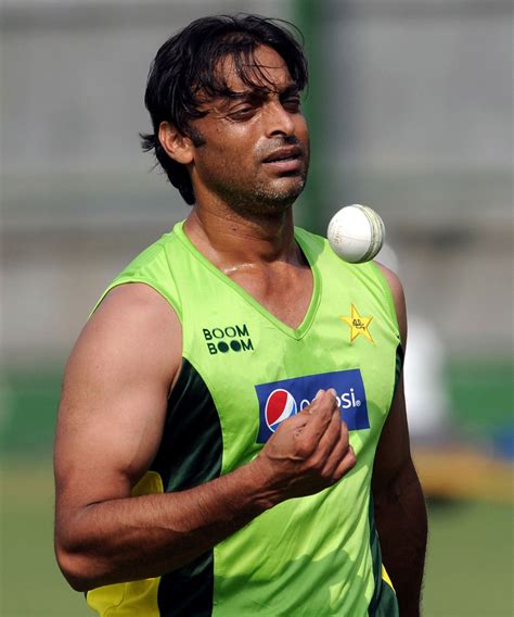pakistan cricket player shoaib akhtar