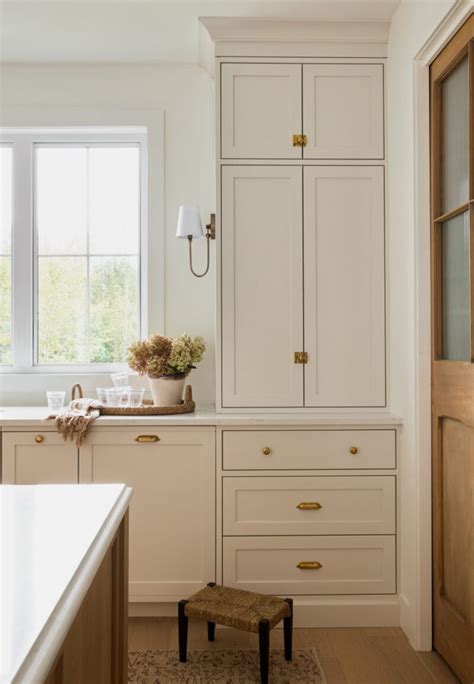 Pale Oak Kitchen Walls