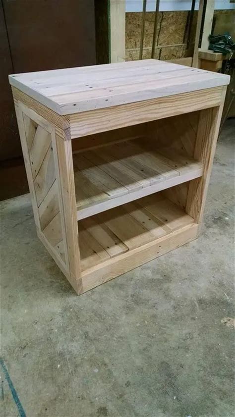Pallet Nightstand Plans