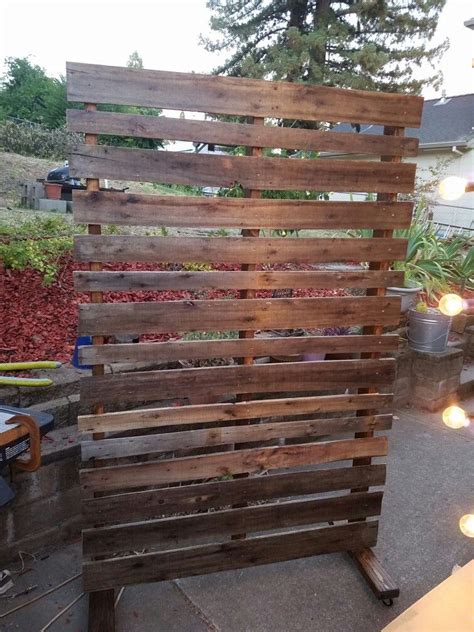 Pallet Wall Free Standing