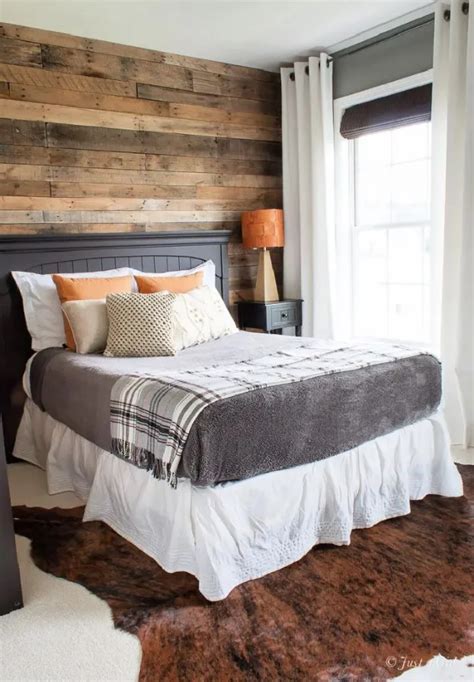 Pallet Wall In Bedroom