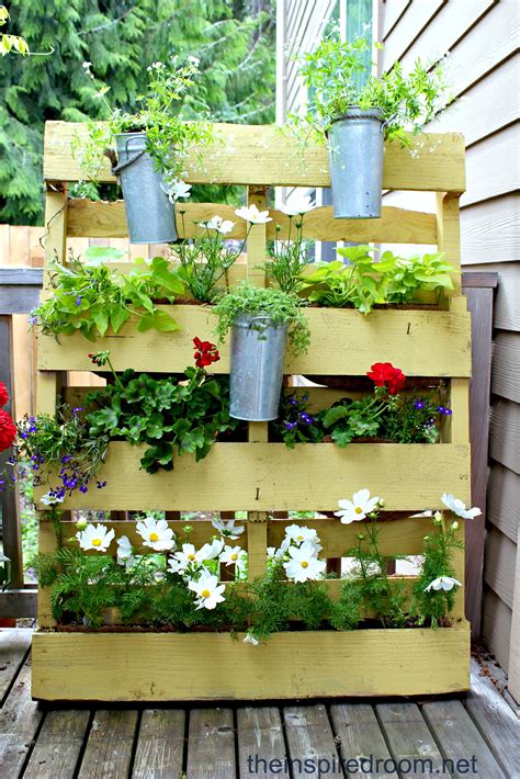 Pallets Into Planters