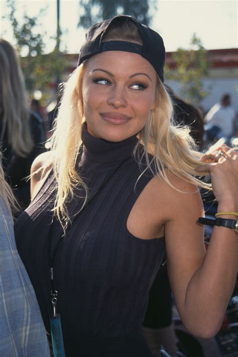 pamela anderson best outfits