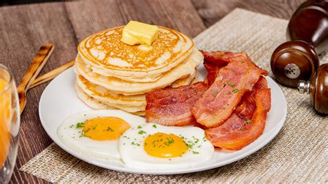 Pancake Egg With Bacon