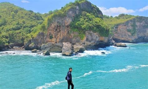 Pantai Gesing Bolang Girikarto Kabupaten Gunung Kidul Daerah Istimewa Yogyakarta