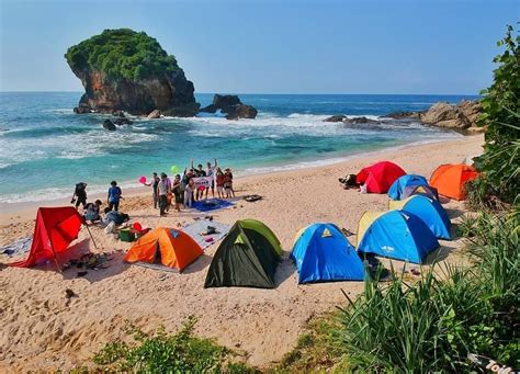 Pantai Jungwok Pendowo Jepitu Kabupaten Gunung Kidul Daerah Istimewa Yogyakarta
