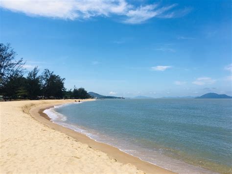 Pantai Pasir Panjang Singkawang: Pesona Keindahan Di Tepi Laut