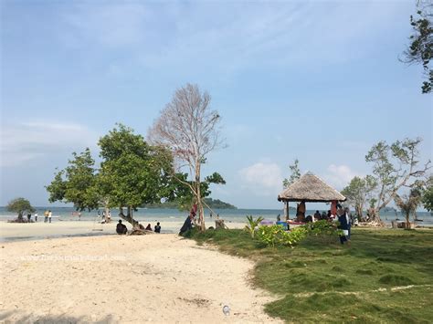 Pantai Pasir Putih Batam: Keindahan Pantai Di Tengah Kota