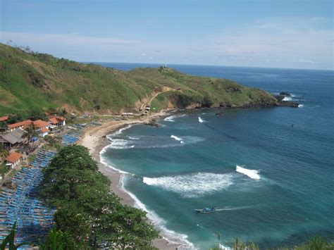 Pantai Pasir Putih Di Jawa Tengah: Wisata Memikat Di Tengah Jawa