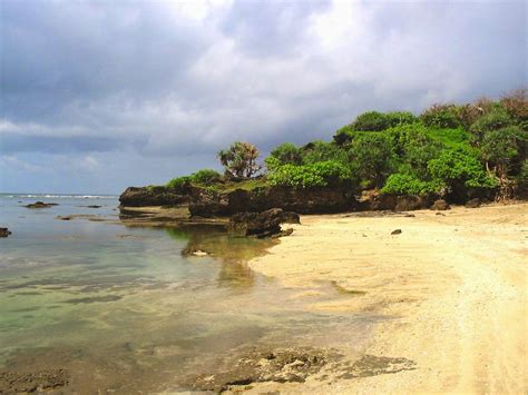 Pantai Sayang Heulang Mancagahar Kabupaten Garut Jawa Barat: Sebuah Destinasi Wisata Yang Menenangkan