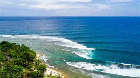 Menikmati Keindahan Pantai Tanjung Setia Krui