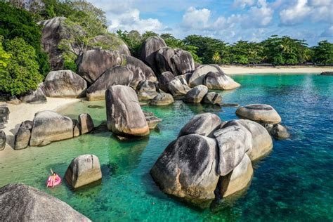 Pantai Tanjung Tinggi Belitung: Keindahan Yang Memukau