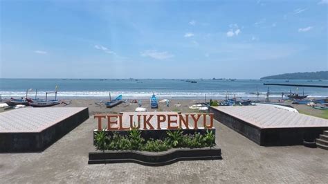 Pantai Teluk Penyu Jawa Tengah