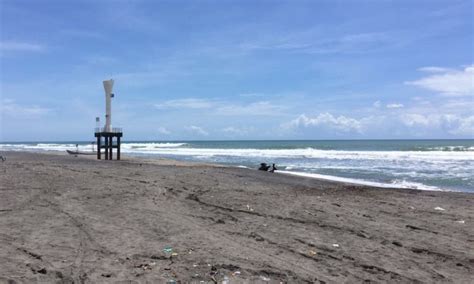 Menikmati Keindahan Pantai Cianjur Selatan Sindangbarang