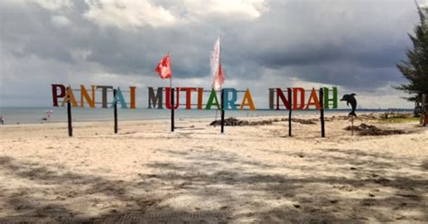 Pantai Indah Mutiara Bermain Air
