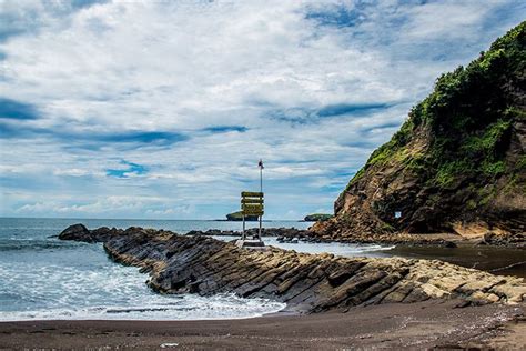 Pantai Watu Ulo Jember Jatim