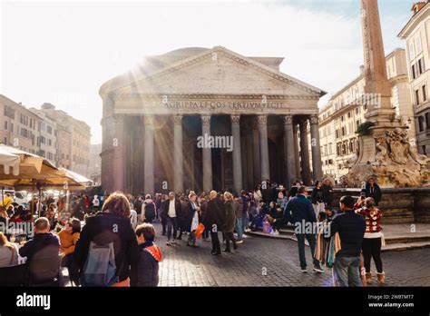 pantheon tourists