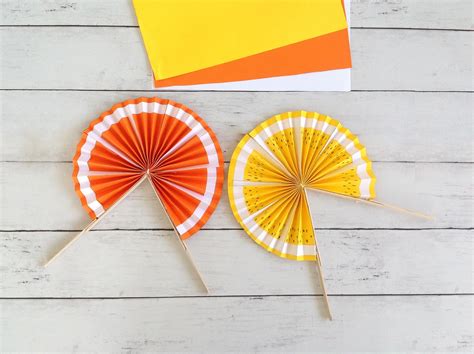 Paper Fan Table