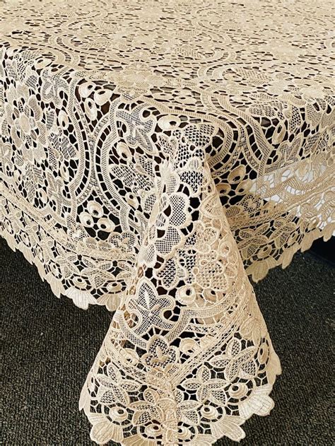 Paper Table Cloth Lace