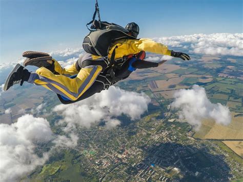 Unlock the Thrill of Paracaidismo: Your Guide to Skydiving Adventure