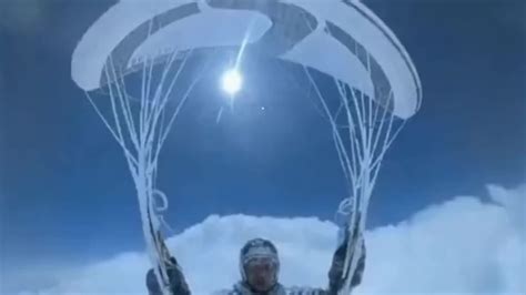 paraglider 30000 feet