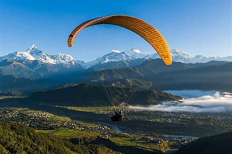 paragliding in Pokhara Nepal