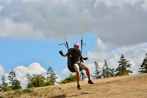 paragliding landing