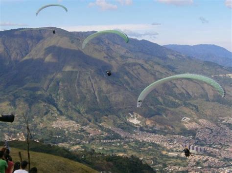 paragliding operator medellin
