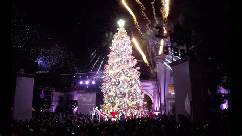 Paramount Christmas Tree Lighting