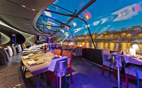 paris boat cruise dinner