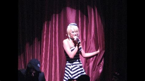 paris hilton singing live