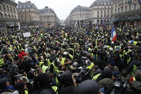 paris protest fourth weekend