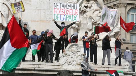 paris students protest for palestine