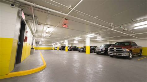 parking garage montreal downtown