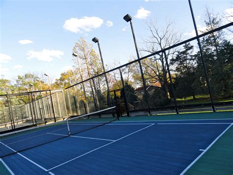 parks with tennis courts near me free