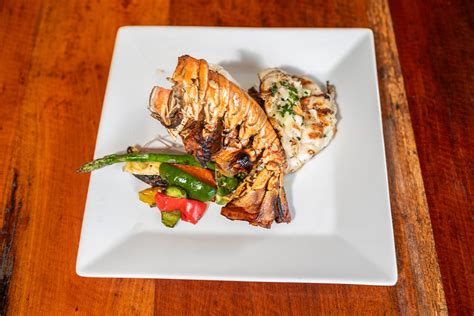 Dining Options at Parrot Cove