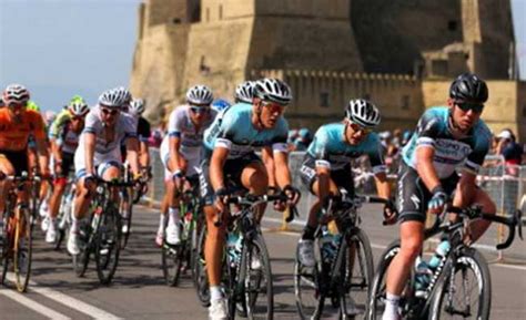 partenza giro d'italia napoli