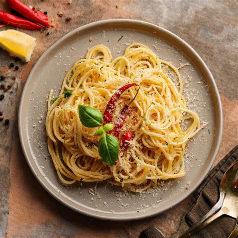 Pasta Aglio Olio Basil