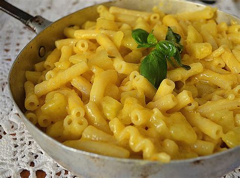 pasta e patate con provola