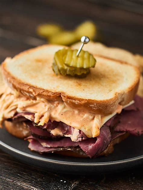 Pastrami Sandwich With Russian Dressing
