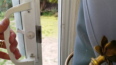 patio door handle wont lock
