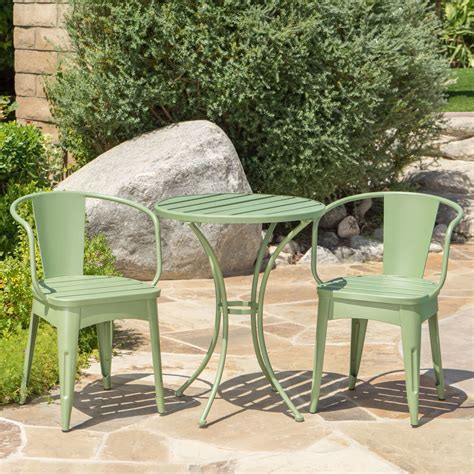 How to Choose Summer Patio Furniture for Small Spaces