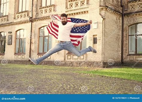 Il Coraggio di un Patriota Che ha Lottato per la Libertà: La Storia di un Eroe Italiano