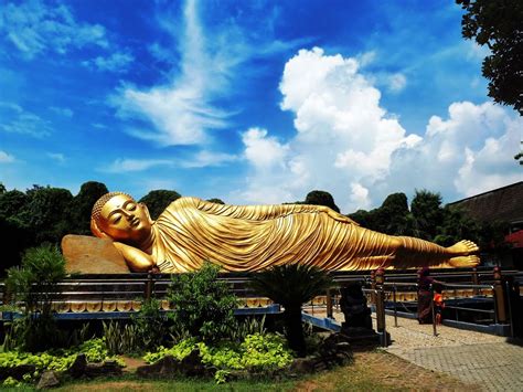 Panduan Lengkap Mengunjungi Patung Buddha Tidur Mojokerto