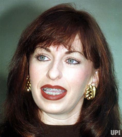 paula jones nude pics