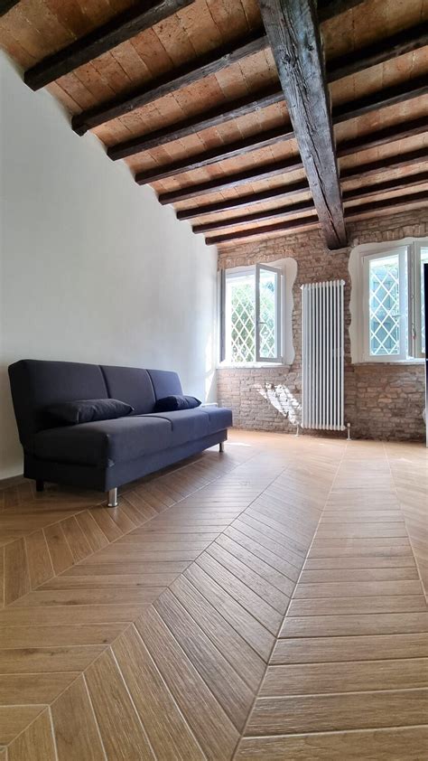 Pavimento Plastica Finto Legno