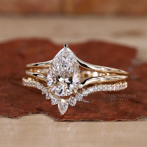 Pear Wedding Ring Set Gold
