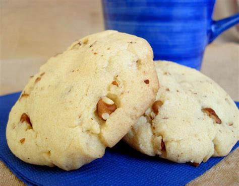 Easy Maple Pecan Shortbread Cookies (Pecan Sandies