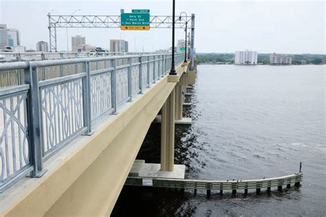 pedestrian bridge jacksonville fl