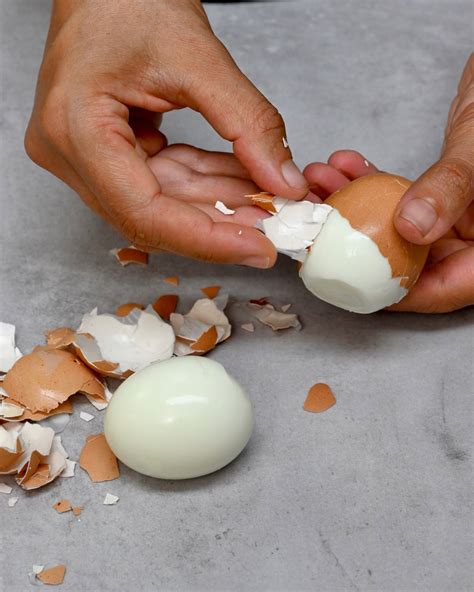 peeling boiled eggs